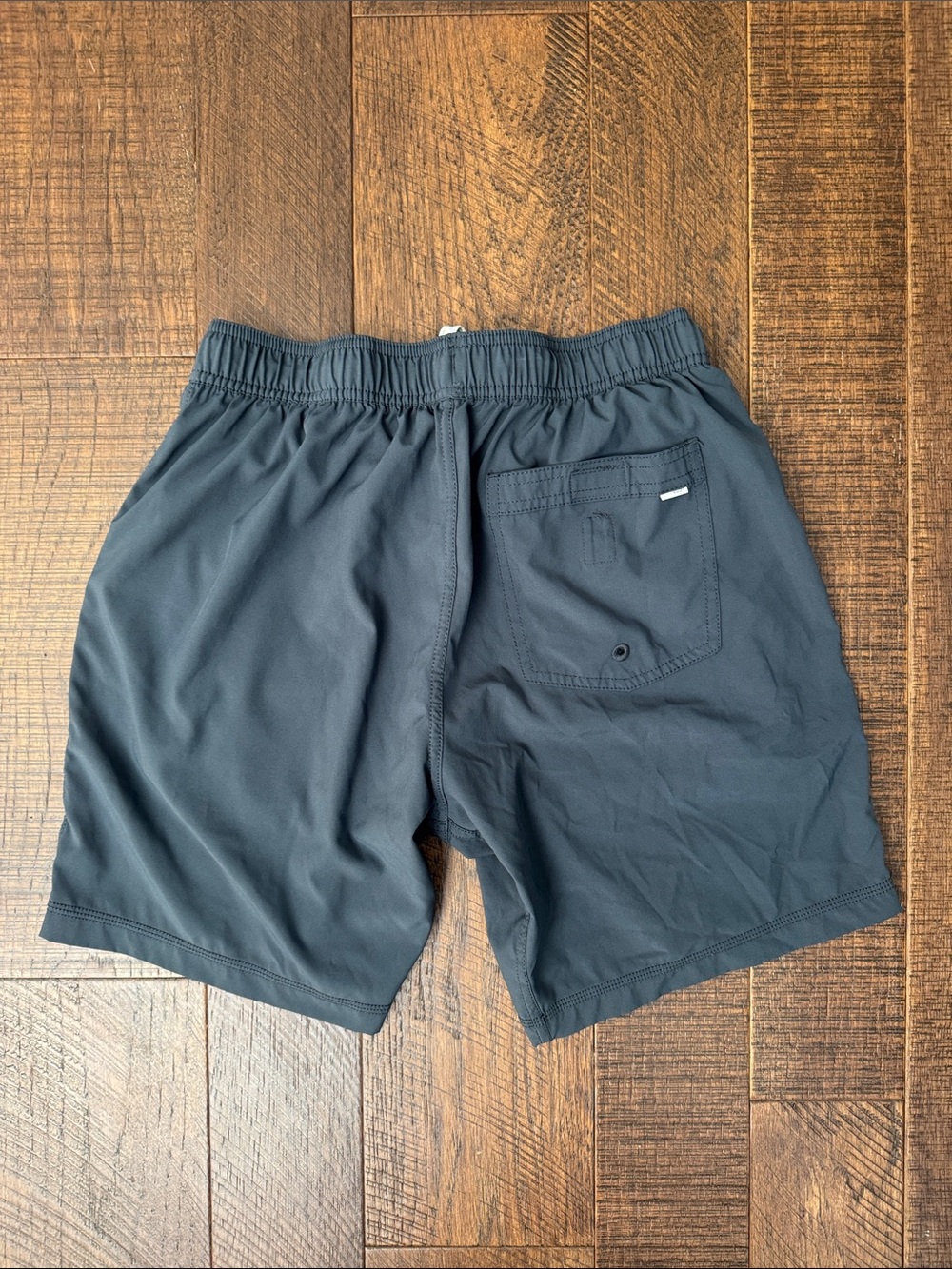 Vuori Men’s Kore Short in Grey Lined - Picture 5 of 7